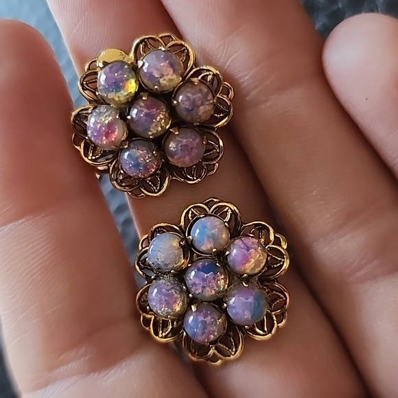 VTG clip on earrings - Picture 2 of 8